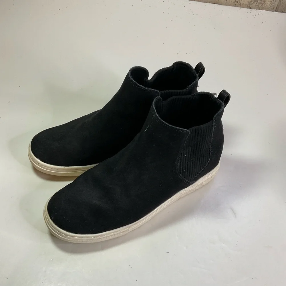 Skechers Goldie Never Tell Hidden Wedge Suede Slip On Boots Size‎ 8.5